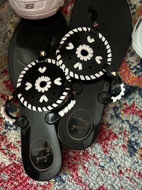 Jack Rogers Black and White Circular Medallion Sandals EUC